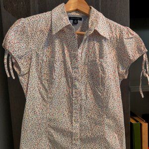 Tommy Hilfiger floral short button down blouse. Size S.
